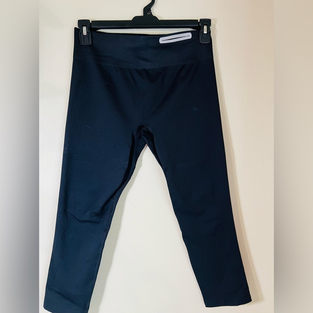 Under Armour Women's Black Leggings.NWT